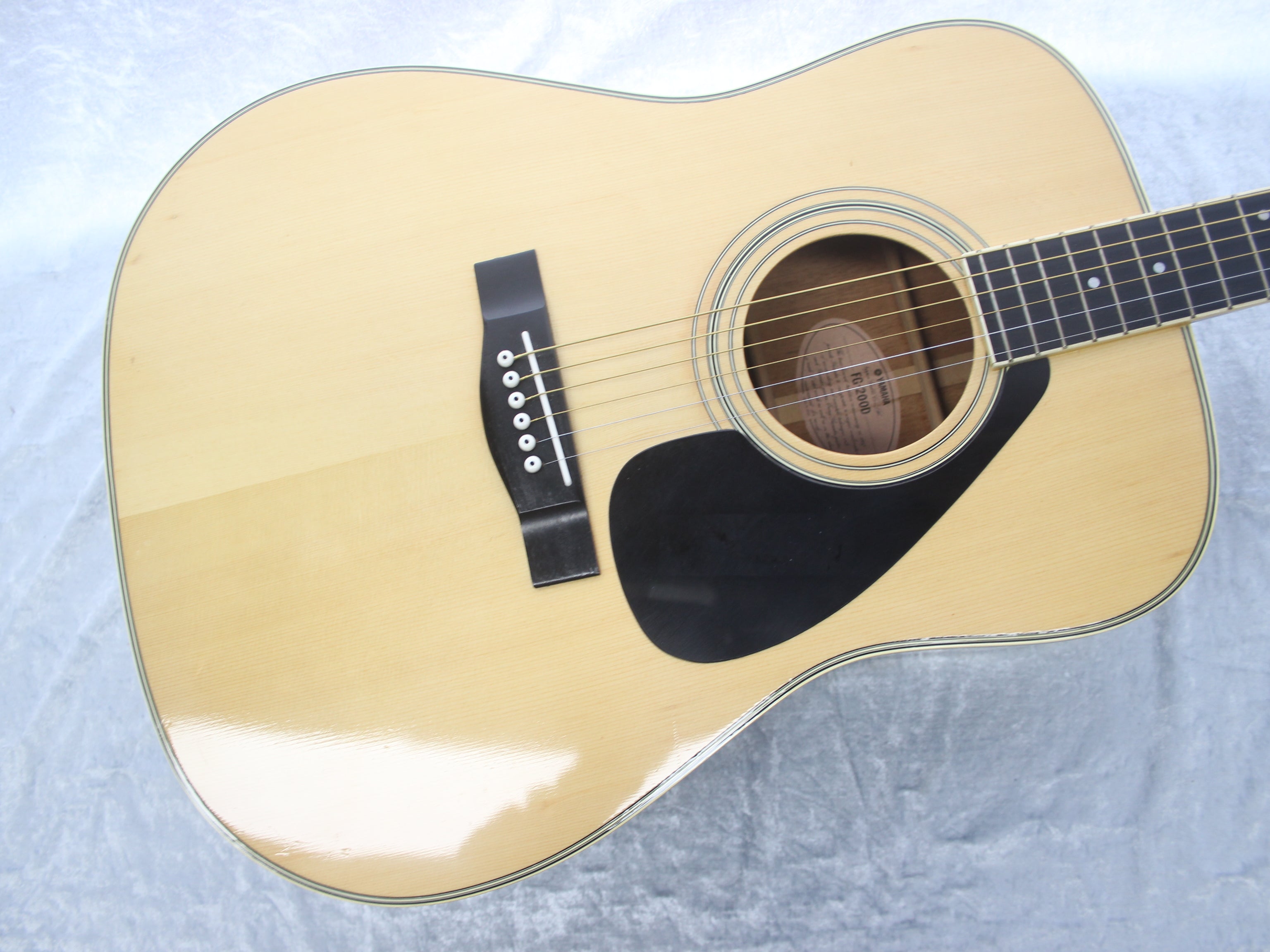 人気定番低価GDb889o YAMAHA FG-200D アコースティックギター ヤマハ ハードケース付 ヤマハ